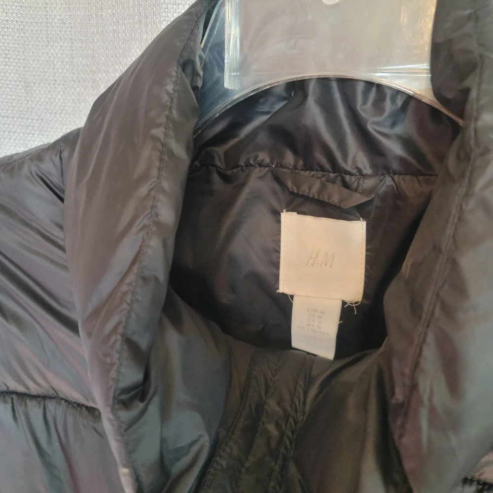 H&M Navy Blue Belted Puffer Vest Gilet Size Medium NWOT